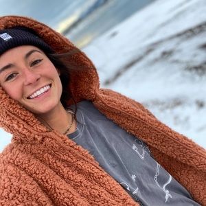 Meet your Posher, Danielle